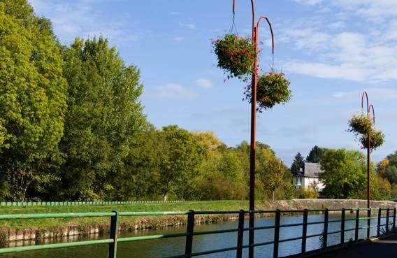 Camping Le Vallage Attigny エクステリア 写真
