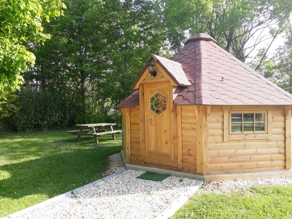 Camping Le Vallage Attigny エクステリア 写真