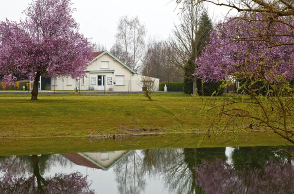 Camping Le Vallage Attigny エクステリア 写真