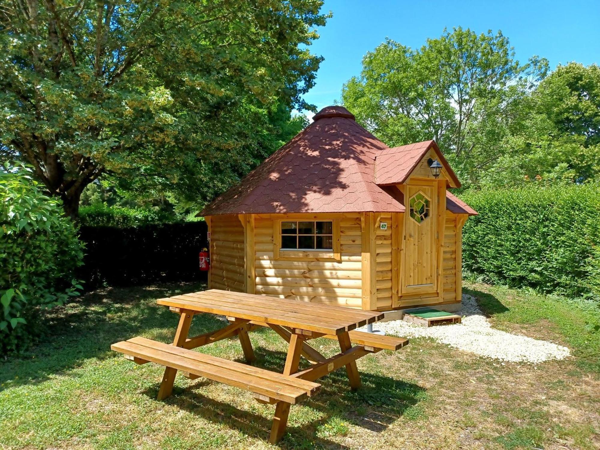 Camping Le Vallage Attigny エクステリア 写真